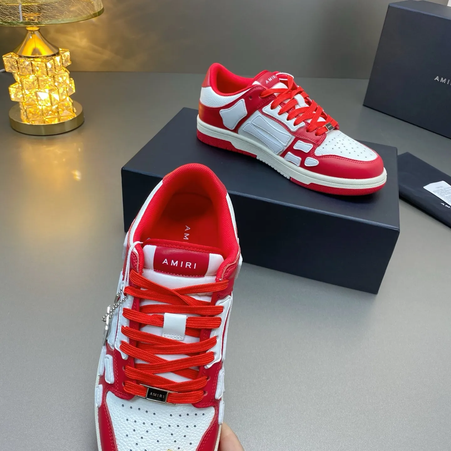 p580🐮🐮AMIRI Couple Style👑 The latest The Pacific Series Couple Style💀🦴Bone Stars Casual Sports Shoes Skateboard Shoes✔️ AMIRI's Pacific shoes are a sneaker that combines luxury and street style. Many celebrities and Internet celebrities have the same style. Its design and workmanship are very exquisite. Made of high-grade cow leather, soft to the touch and highly durable. 💎Fabrics: Original custom imported first-layer cowhide 💎Inner lining: Original customized breathable mesh 💎Foot: Original injection molded one-piece, comfortable, wear-resistant and not tiring for feet 💎Outsole: Original 1:1 molded three-color sole Original outsole 💎Sole thickness: 3CM 💎Size: Female 35-40 Male 39-46 💎Price; Top version 👑Special remarks Remark: (Female size 34 40 . Men's sizes 38 45 46 are customized and cannot be returned or exchanged. Please note when ordering! Thank you🤝🤝